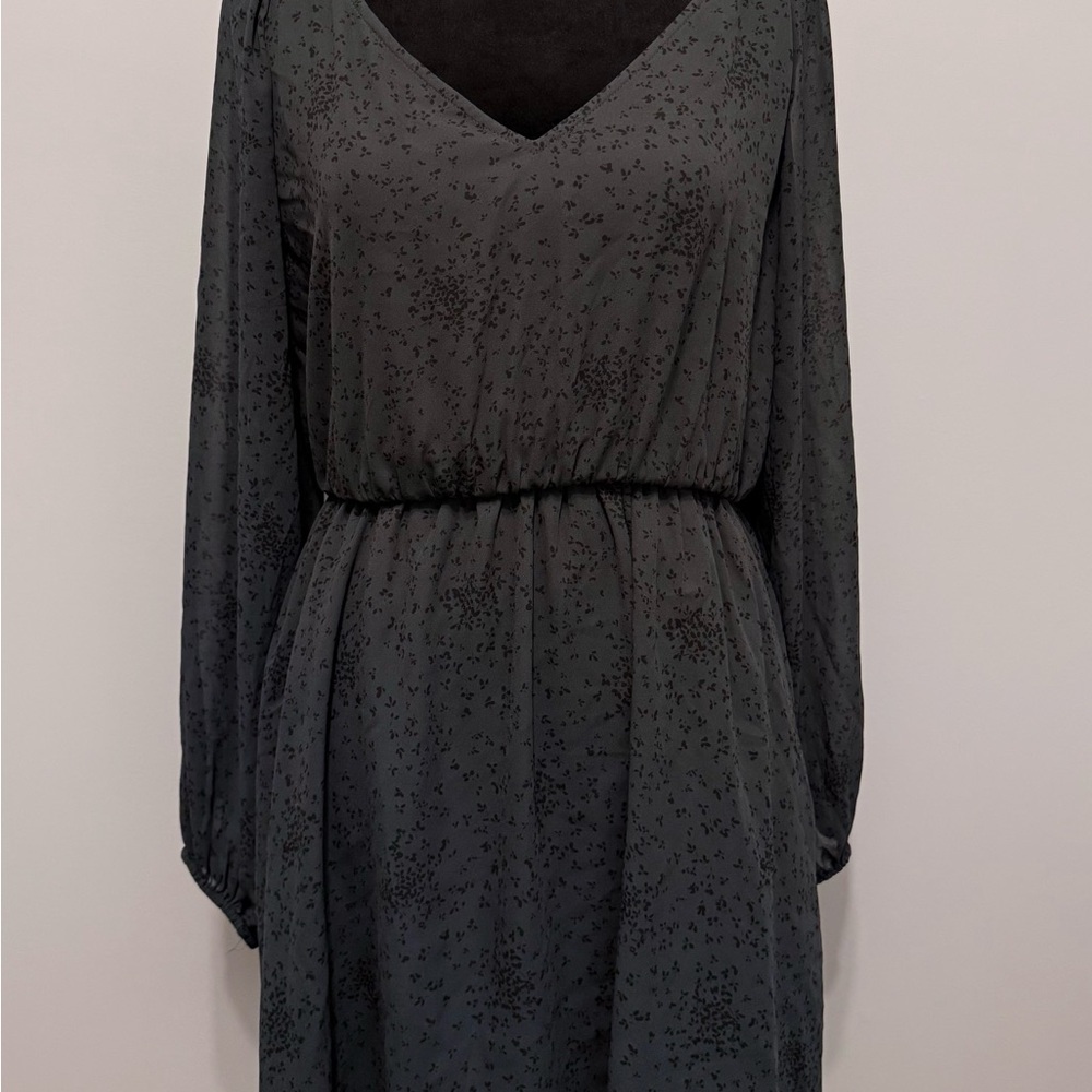 FREE WITH PURCHASE- Elegant Green  Floral Dress Size Medium